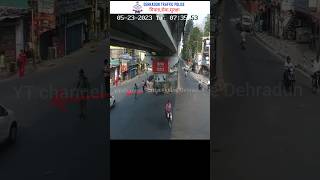 Ballupur chowk Dehradun Uttarakhand road accident trafficpolicedehradun police trafficrules [upl. by Ilehs]