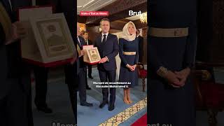 Moment de recueillement au Mausolée Mohammed V pour Emmanuel et Brigitte Macron [upl. by Hebbe]