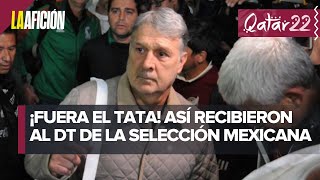 Aficionados encaran al Tata Martino tras su llegada a México “se te dijo basura” [upl. by Nuj]