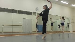 Ballet teaching Soutenu turn beginners pointe for adults [upl. by Suinotna563]