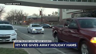 HyVee partners with Coe College to give away holiday hams [upl. by Goldsmith]