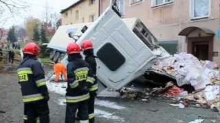 Kłodzko Kolejny wypadek TIRa na rondzie [upl. by Alracal474]