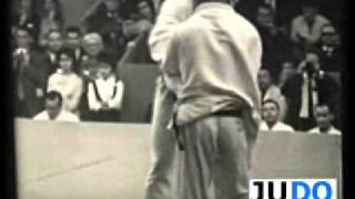 JUDO 1961 World Championships Anton Geesink NED  Hitoshi Koga JPN [upl. by Martell22]