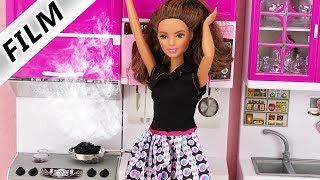 Barbie Filme deutsch  BESTE FREUNDINNEN zu Besuch zum Essen  Chaotischer Tag amp Brand in der Küche [upl. by Saduj]