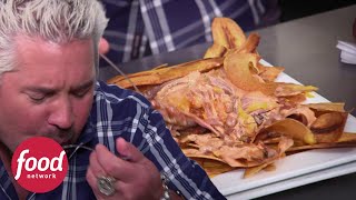 Tortillas sándwich y tacos de cabeza de cerdo  Lanchonetes Clássicas com Guy Fieri [upl. by Serilda228]