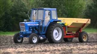 Ford 5000 spreading fertiliserkunstmest strooien [upl. by Elahcar]