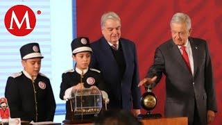 Niños gritones de la Loteria Nacional sorprenden y le gritan a AMLO [upl. by Kial]