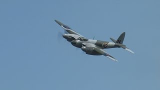 De Havilland Mosquito  Oshkosh 2015  Thursday [upl. by Nawor]