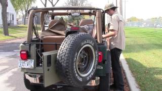 Removing the soft top from a 95 Jeep YJ [upl. by Weibel]