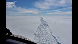 Iceberg colosal se separa de una plataforma en la Antártida [upl. by Rodd]