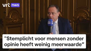 De Wever Radio 1 quotGemotiveerde kiezers met een gemotiveerde stem lijkt me beter dan stemplichtquot [upl. by Parish]