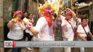 Empapados de vino en el Txiki eguna de Elgoibar [upl. by Yonita80]