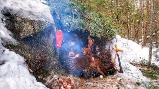 Winter Camping in Snow Bushcraft Build Warm amp Cozy Primitive Shelter  Overnight  Fur Blanket ASMR [upl. by Bein]