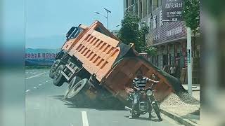 China truck fail compilation【E17】fail due to operation mistake or overload cars crashing 2022 [upl. by Malamut]