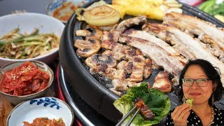 Grillade coréenne de poitrine de porc Samgyeopsalgui 삼겹살구이 à partager entre amis ou en famille [upl. by Nitin]