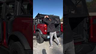 This is how you take of the Ford Bronco Soft top [upl. by Onimod]