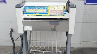 ガソリンスタンド マット洗い機の使い方‼️ 無料で使える 😂 [upl. by Tavi]