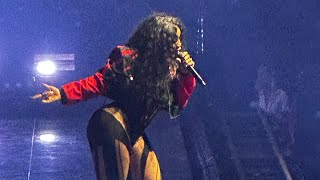 ‘Snooze’  SZA LIVE [upl. by Pesvoh]