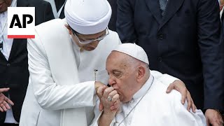 Pope Francis kisses hand of Jakarta mosques grand imam after interfaith meet in Indonesia [upl. by Barlow]