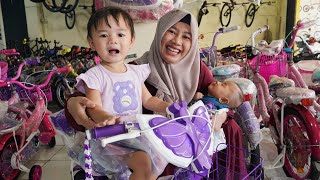 BAYI AZAM KASIH SUPRISE ULANG TAHUN SEPEDA BARU BUAT ARUMI 🎉  Mamah azam [upl. by Engle766]