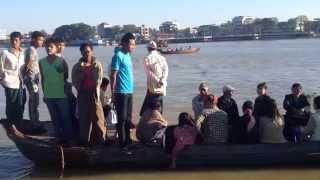 Crowdy boats in Irrawaddy Delta Burma [upl. by Jaclin]