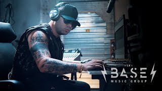 Wisin  Sólido Lyric Video [upl. by Herald393]