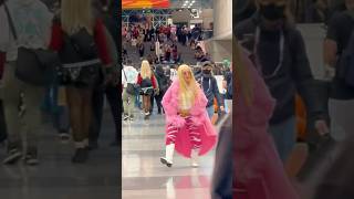 Doflamingo spotted Doffy walk doflamingo onepiece anime cosplay animecosplay animenyc [upl. by Giuditta]