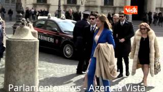 22 02 14 QUIRINALE GIURAMENTO ARRIVO BOSCHI MINISTRO RIFORME [upl. by Nylasor]