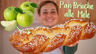 TRECCIA DI PAN BRIOCHE SOFFICE ALLE MELE  Ricetta facile di Benedetta [upl. by Eseela622]