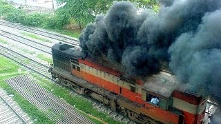 Crazy COLD STARTING UP DIESEL LOCOMOTIVE Engines and Smoke [upl. by Paluas768]