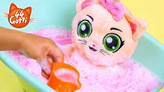 44GattiIT  Facciamo il bagnetto ai Buffycats 🛁😺 con tanta schiuma e acqua colorata [upl. by Colyer]