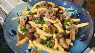 Ricetta pasta con funghi champignon e pancetta dolce senza panna [upl. by Aba150]