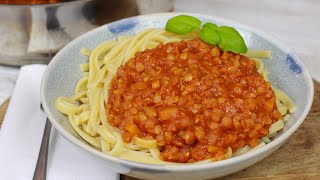 Spaghetti Bolognese mal Vegan I Linsen Bolognese  Unfassbar lecker [upl. by Morlee525]