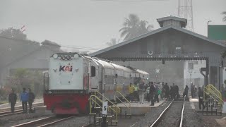 Transportasi Indonesia Live Moment Kereta Diganti Lokomotif [upl. by Auqined]