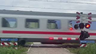 Spoorwegovergang Zenderen  Dutch railroad crossing [upl. by Frederick498]