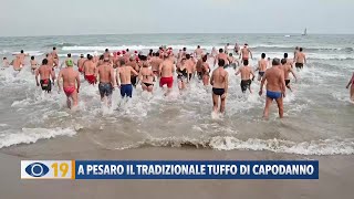 A Pesaro il tradizionale tuffo di capodanno [upl. by Oknuj283]