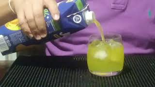 Como preparar coctel Hpnotiq Breeze [upl. by Nwahsuq]