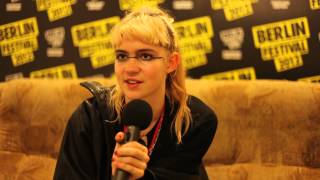 Interview Intro trifft Grimes [upl. by Ebbie]