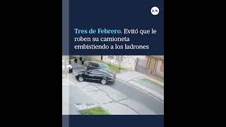 Un conductor evitó que seis ladrones le robaran su camioneta al embestir el auto de los delincuentes [upl. by Eimor]