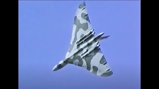 Vulcan XH558 Display  Woodford 1990 [upl. by Anidal288]