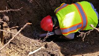 Como instalar un registro en el drenaje exterior de su casa [upl. by Cnahc]