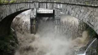 Jahrhundert Hochwasser August 2005 Simme in Wimmis Schweiz [upl. by Nnep168]