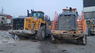 Volvo L350H vs Komatsu WA600 loader Clash of the Titans Comprasion [upl. by Carmina472]