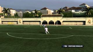 FIFA 12 обучение не хитрым ударам  крученный  quotпарашютquot [upl. by Sonia307]