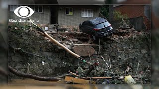 Moradores de Petrópolis estão em alerta constante de novos deslizamentos [upl. by Bree]