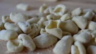 Video ricetta quotI Raschiatelli Lucaniquot pasta fresca  Aglio in Camicia [upl. by Darcee]