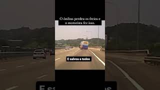 Motorista faz manobras para salvar passageiros caminhão onibus viagem [upl. by Ahsimac99]