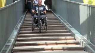 Amputiert Rollstuhl Handbike Treppe [upl. by Ecnatsnoc]