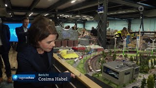 Susanne Daubner als Figur im Miniaturwunderland 2024 [upl. by Eelrefinnej]