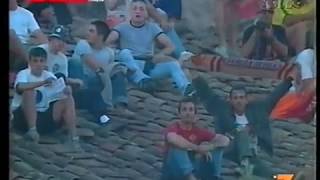 Imbecilli sui tetti al concerto di Venditti  Circo Massimo 2001 [upl. by Bardo]